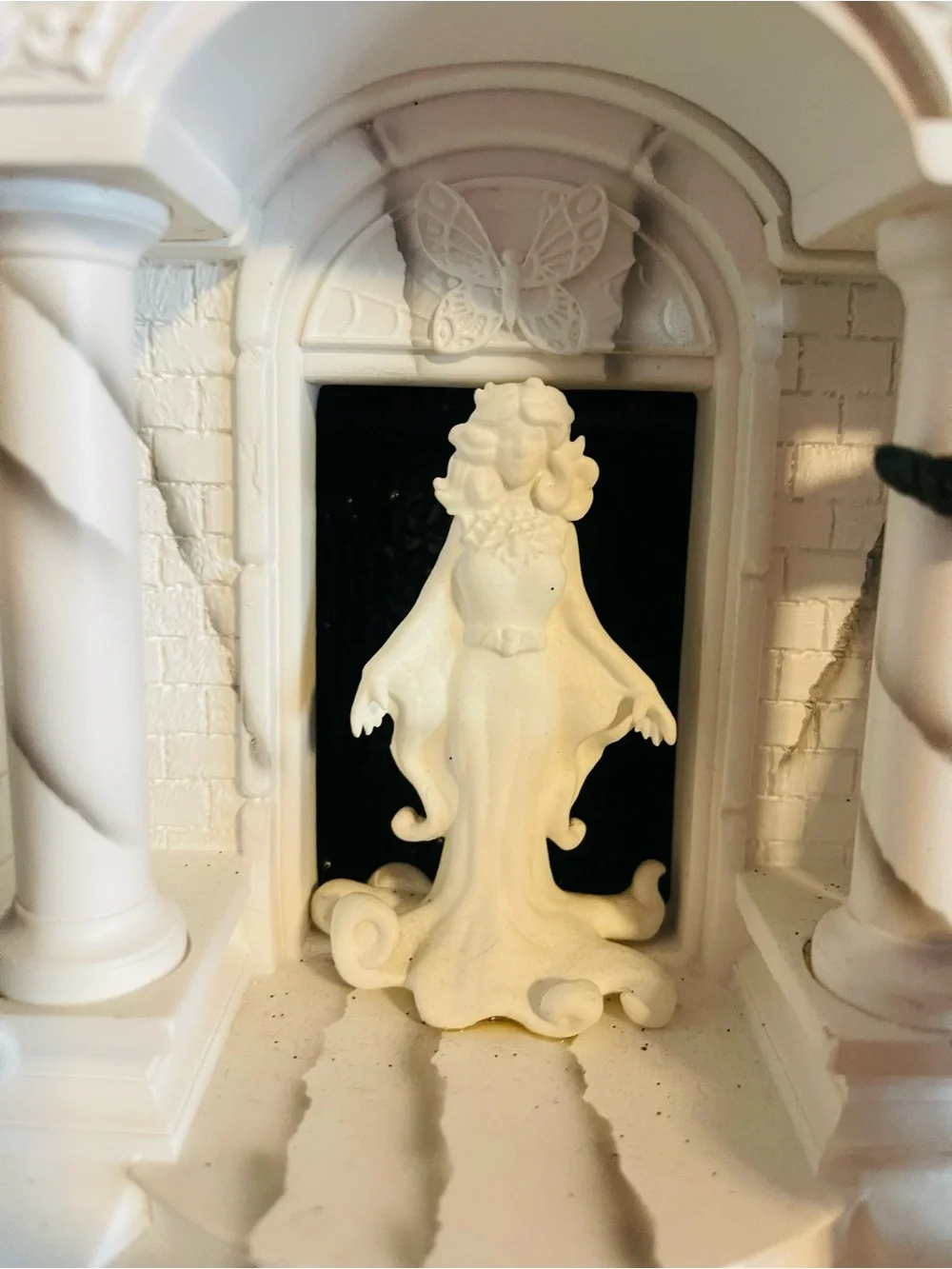 BBW 2024 Black and White Haunted Manor Holiday Luminary